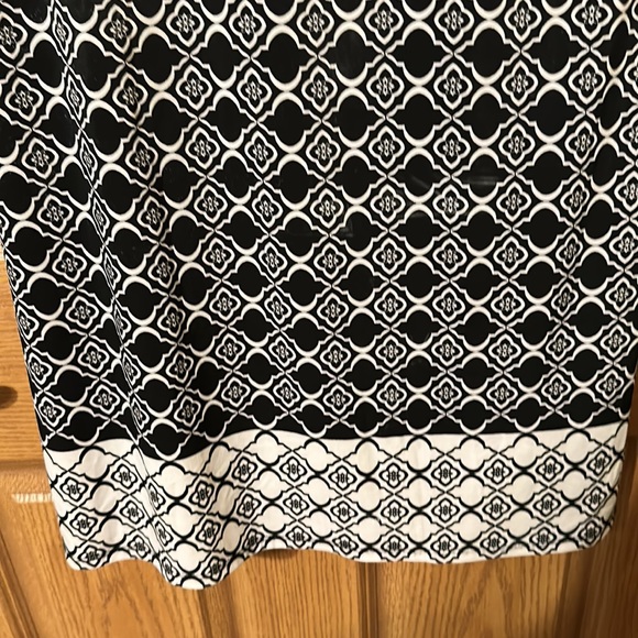 Messiani Medium Dress - Picture 2 of 3